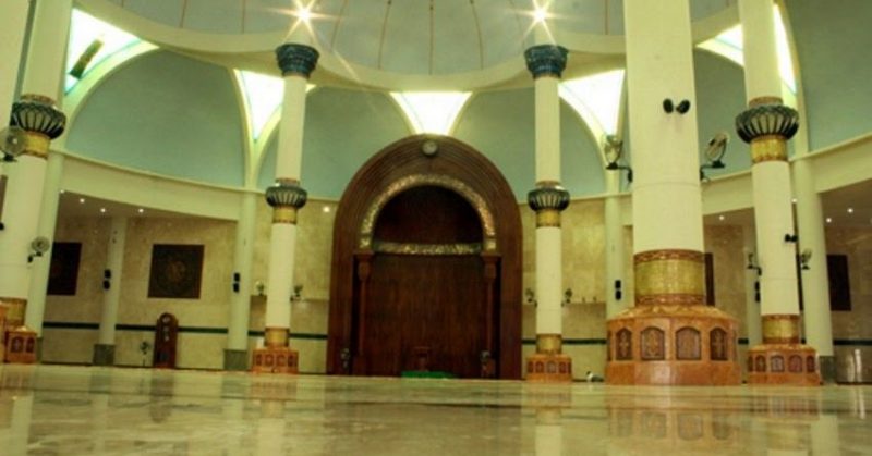 Cat Interior Masjid Ungu