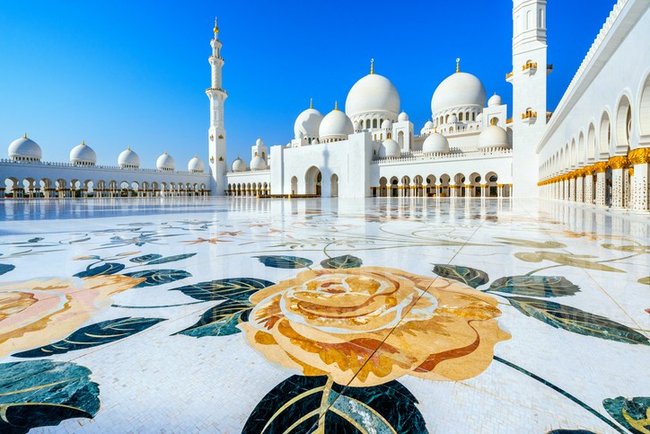 Desain Cat Masjid Agung Syeh Zayed