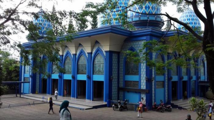 Warna Cat Masjid Biru