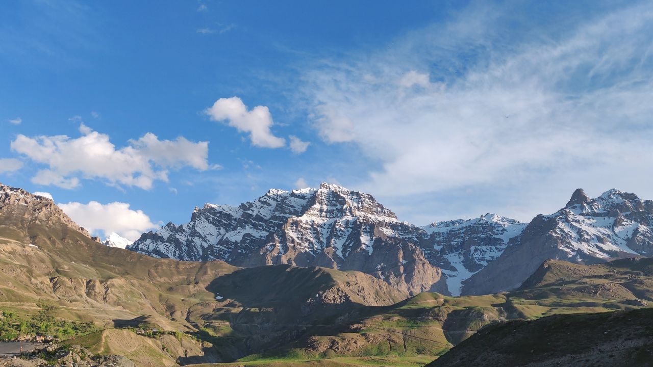 Menjelajahi Desa Terpencil di Pegunungan Himalaya